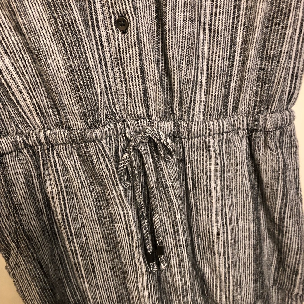 Gray and white romper. - Picture 4 of 4